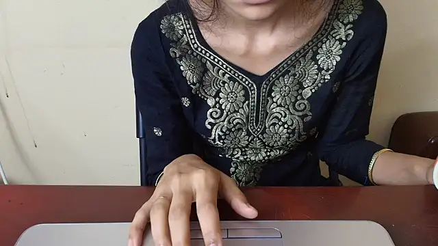 Snapshot of Srabontii chatting on 11.24.25 Srabontii online show from 11.24.25