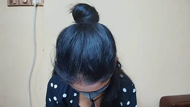 Snapshot of Srabontii chatting on 11.25.25 Srabontii online show from 11.25.25