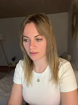 Snapshot of Milla__one chatting on 01.20.25 Milla  one online show from 01.20.25