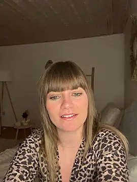 Snapshot of Milla__one chatting on 02.05.25 Milla  one online show from 02.05.25