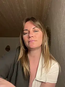 Snapshot of Milla__one chatting on 03.11.25 Milla  one online show from 03.11.25