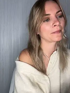 Snapshot of Milla__one chatting on 10.15.25 Milla  one online show from 10.15.25