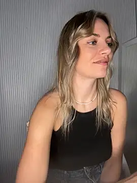 Snapshot of Milla__one chatting on 10.20.25 Milla  one online show from 10.20.25