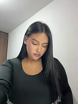 Snapshot of _NINA chatting on 04.11.26 NINA online show from 04.11.26