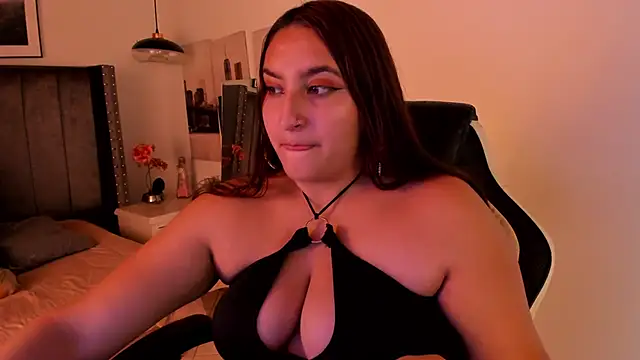 Snapshot of Alaia_Cute chatting on 12.29.24 Alaia Cute online show from 12.29.24