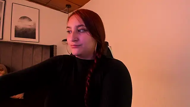 Snapshot of Alaia_Cute chatting on 01.11.25 Alaia Cute online show from 01.11.25