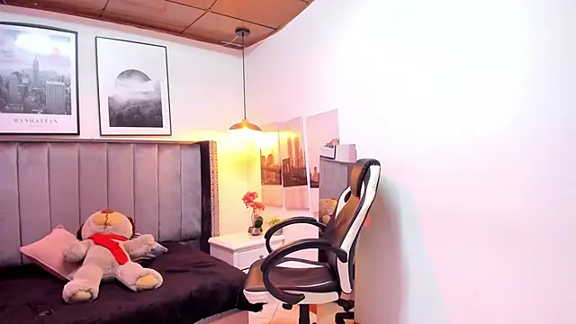 Snapshot of Alaia_Cute chatting on 01.17.25 Alaia Cute online show from 01.17.25