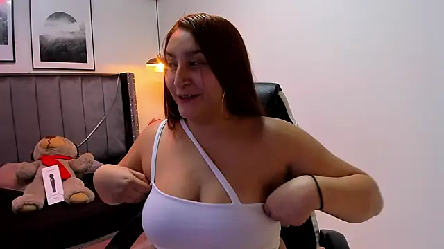 Snapshot of Alaia_Cute chatting on 01.20.25 Alaia Cute online show from 01.20.25