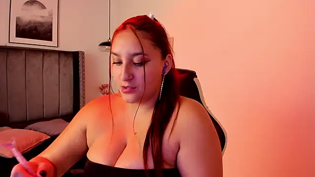 Snapshot of Alaia_Cute chatting on 02.04.25 Alaia Cute online show from 02.04.25