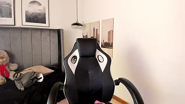 Snapshot of Alaia_Cute chatting on 02.11.25 Alaia Cute online show from 02.11.25