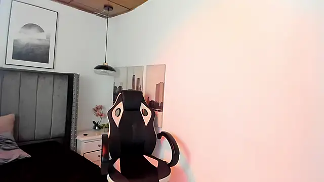 Snapshot of Alaia_Cute chatting on 02.14.25 Alaia Cute online show from 02.14.25