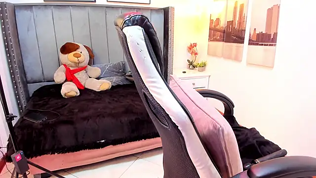 Snapshot of Alaia_Cute chatting on 03.11.25 Alaia Cute online show from 03.11.25