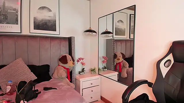 Snapshot of Alaia_Cute chatting on 09.13.25 Alaia Cute online show from 09.13.25