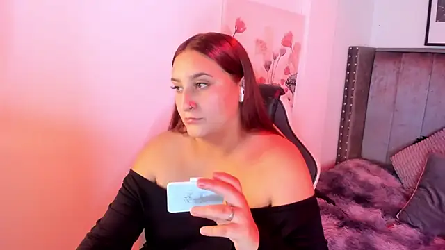 Snapshot of Alaia_Cute chatting on 10.22.25 Alaia Cute online show from 10.22.25