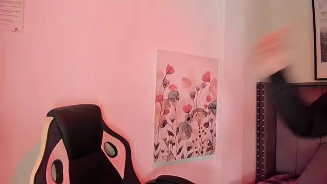 Snapshot of Alaia_Cute chatting on 11.04.25 Alaia Cute online show from 11.04.25