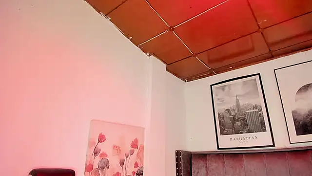 Snapshot of Alaia_Cute chatting on 11.18.25 Alaia Cute online show from 11.18.25