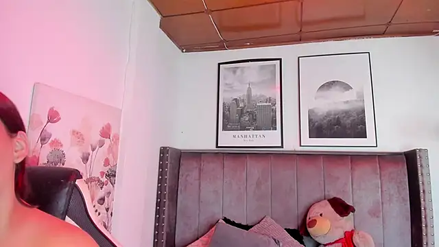 Snapshot of Alaia_Cute chatting on 11.20.25 Alaia Cute online show from 11.20.25