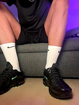 nikeaddicted2 online show from 11.30.25