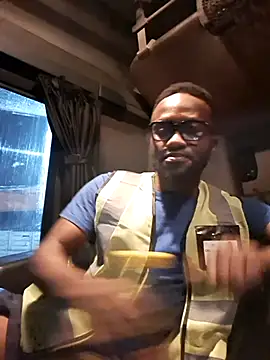 Snapshot of bull_Giant chatting on 10.12.25 bull Giant online show from 10.12.25