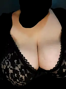 Snapshot of tota_ chatting on 01.21.25 tota online show from 01.21.25