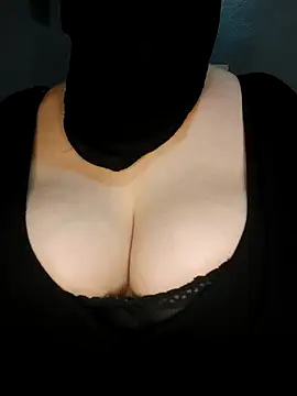 Snapshot of tota_ chatting on 02.18.25 tota online show from 02.18.25