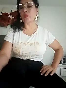 Snapshot of katysquirtdirty chatting on 04.29.26 katysquirtdirty online show from 04.29.26