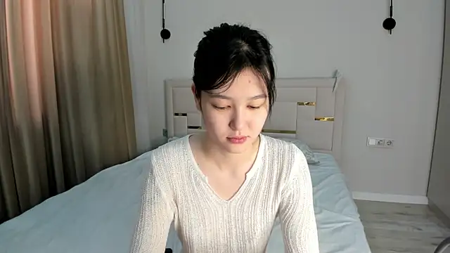 Lola Peach online show from 03.13.26