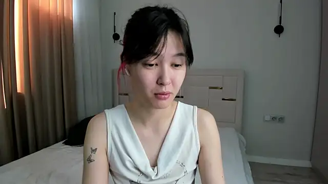 Snapshot of Lola_Peach chatting on 07.05.26 Lola Peach online show from 07.05.26