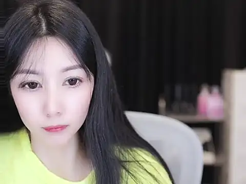 Nuyoah-77 online show from 11.16.25