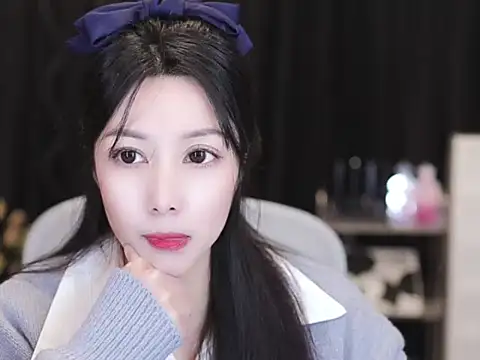 Nuyoah-77 online show from 12.14.25