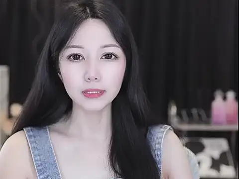 Nuyoah-77 online show from 04.17.26