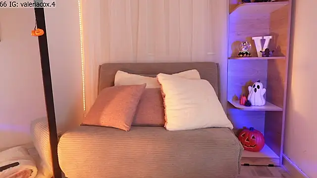 ValeriaCox online show from 10.24.25