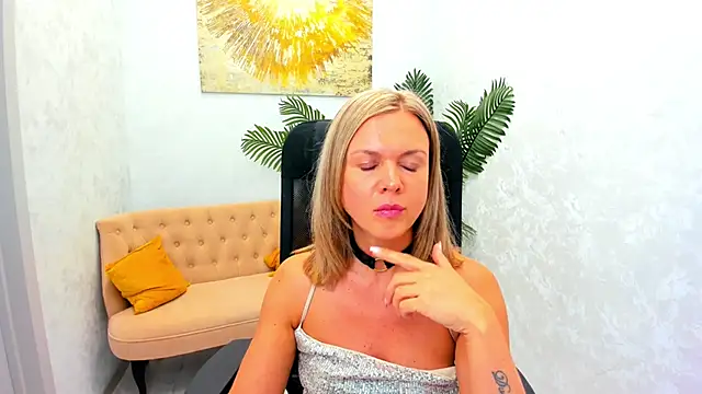 AgathaKlouin online show from 03.20.25