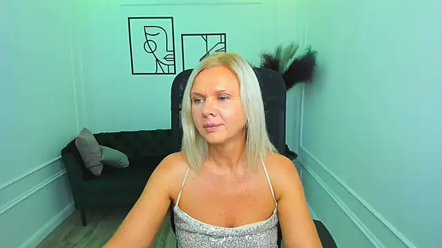 AgathaKlouin online show from 09.18.25