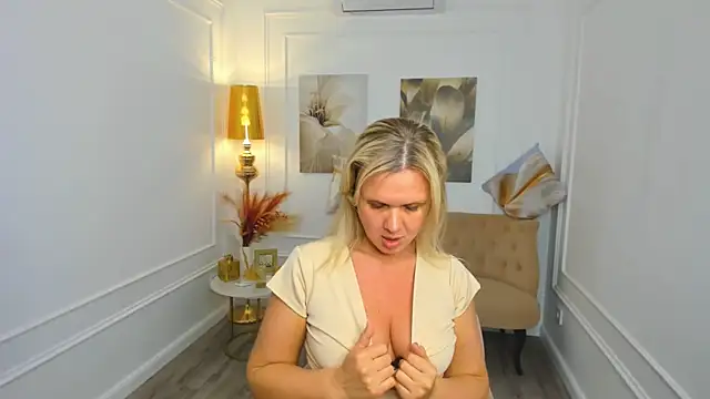 AgathaKlouin online show from 04.19.26