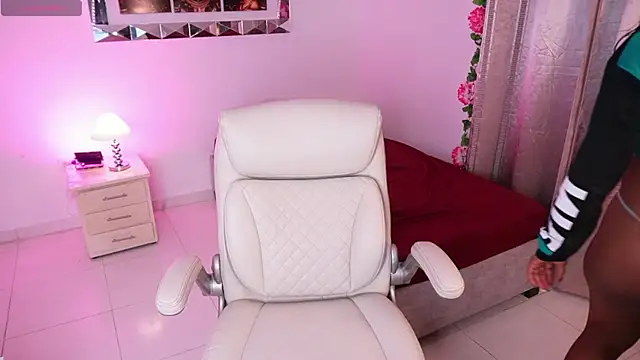 Alondrasparrow2 online show from 02.11.25