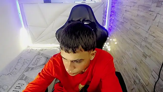 zacariasss  online show from 12.06.24