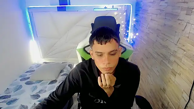 zacariasss  online show from 12.10.24