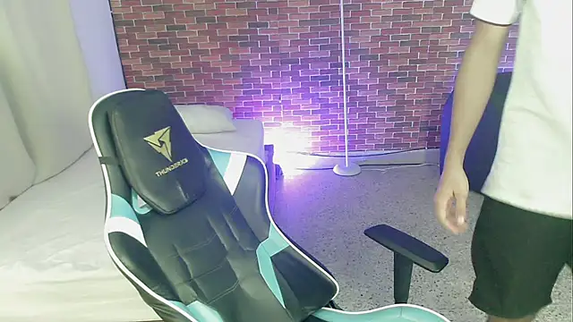 zacariasss  online show from 09.09.25