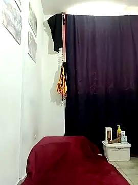 Snapshot of yezz3011 chatting on 01.21.25 yezz3011 online show from 01.21.25