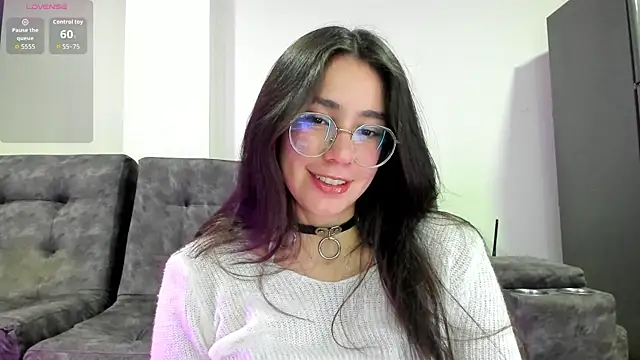 Snapshot of emmadiaz1 chatting on 11.17.25 emmadiaz1 online show from 11.17.25