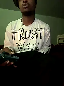 Snapshot of SluttyLyfe4L chatting on 12.05.25 SluttyLyfe4L online show from 12.05.25