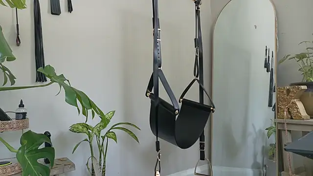 Snapshot of MistressKatie13xxx chatting on 01.25.25 MistressKatie13xxx online show from 01.25.25