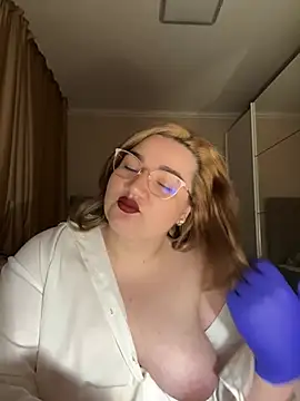 Snapshot of Leya__Droit chatting on 02.15.25 Leya Droit online show from 02.15.25