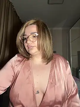 Snapshot of Leya__Droit chatting on 02.15.25 Leya Droit online show from 02.15.25