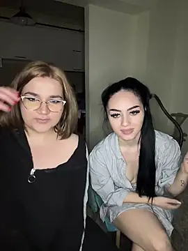 Snapshot of Leya__Droit chatting on 02.26.25 Leya Droit online show from 02.26.25