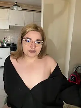 Snapshot of Leya__Droit chatting on 03.19.25 Leya Droit online show from 03.19.25