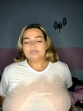 Snapshot of Leya__Droit chatting on 09.17.25 Leya Droit online show from 09.17.25