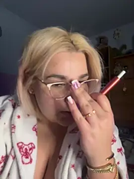 Snapshot of Leya__Droit chatting on 02.21.26 Leya Droit online show from 02.21.26