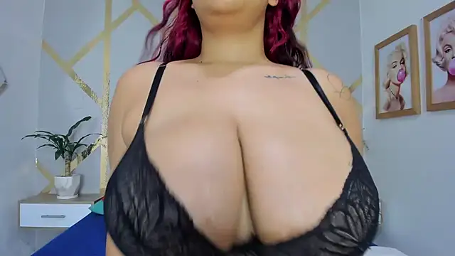Snapshot of Caroliine_Torres chatting on 02.06.25 Caroliine Torres online show from 02.06.25